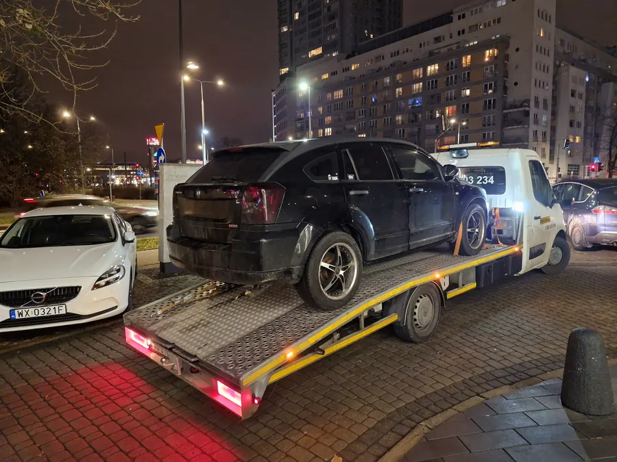 Holowanie auta elektrycznego na lawecie